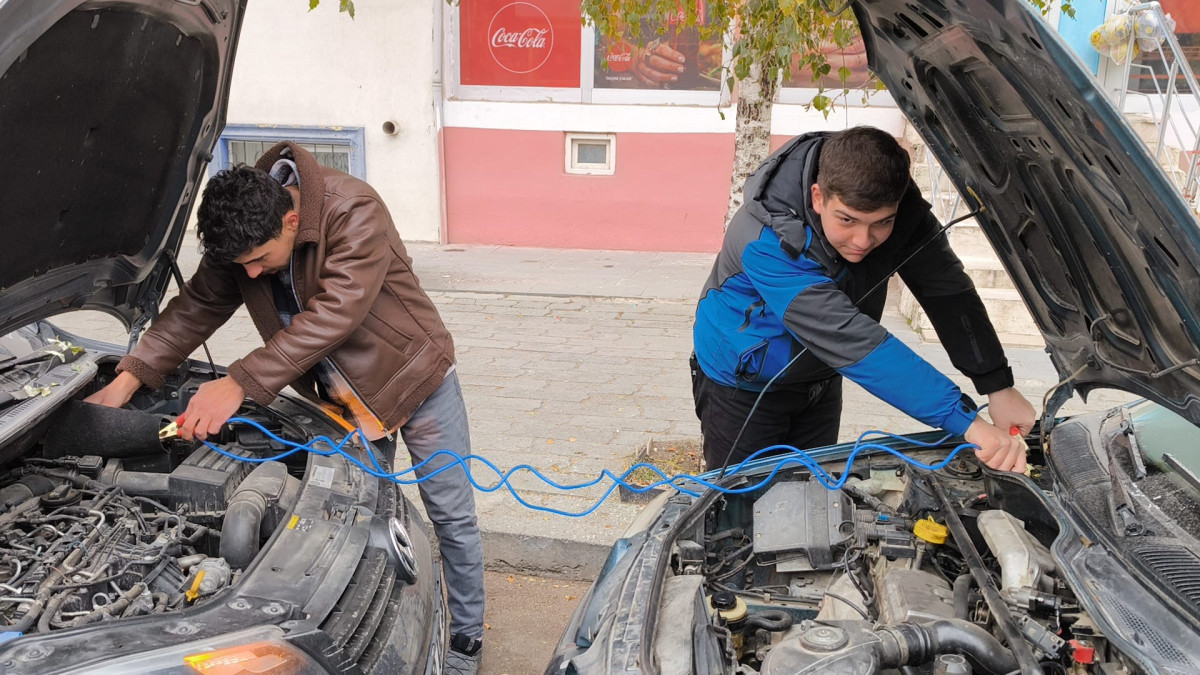 Kars eksi 10'u gördü, soğuk hava aküleri boşalttı