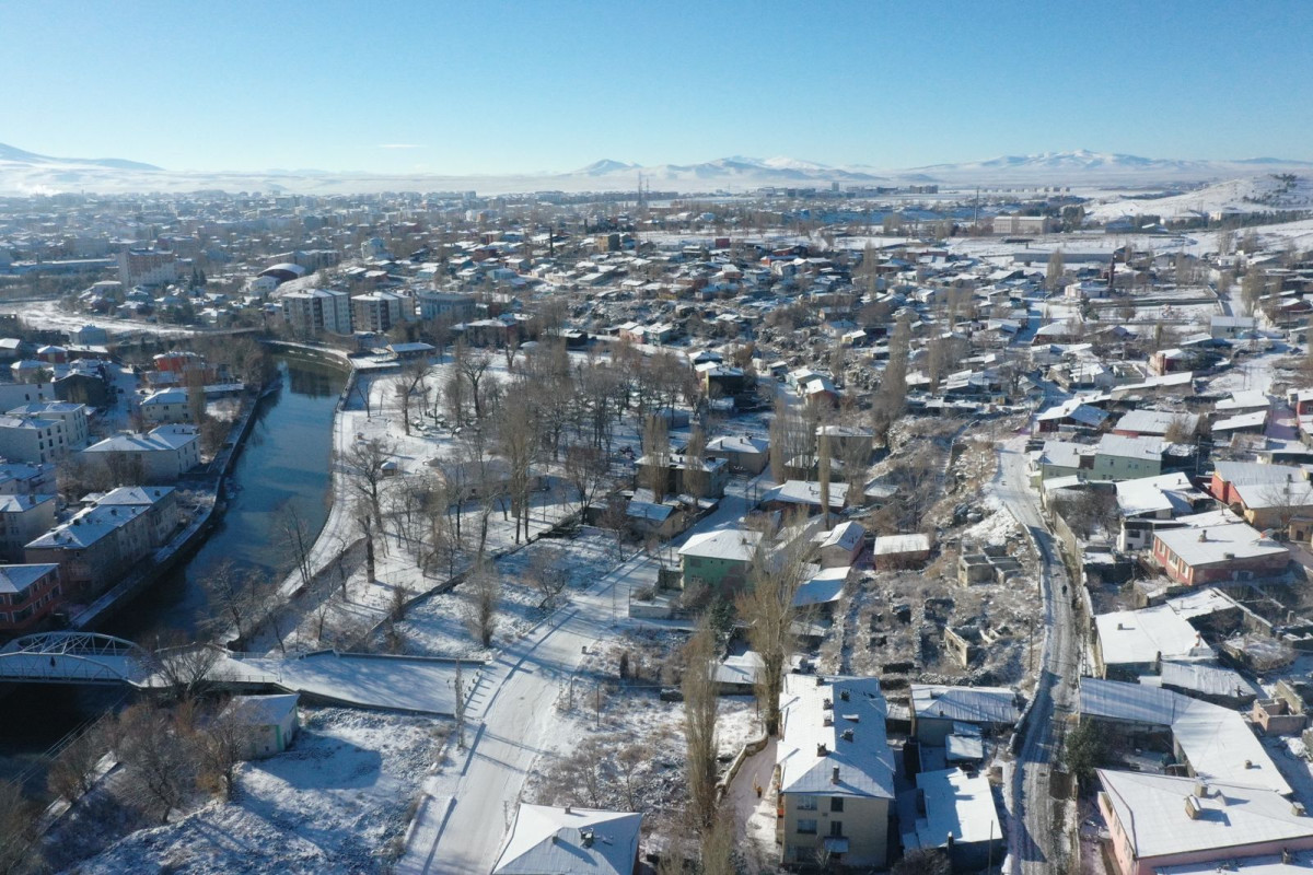 Kars yeniden beyaza büründü