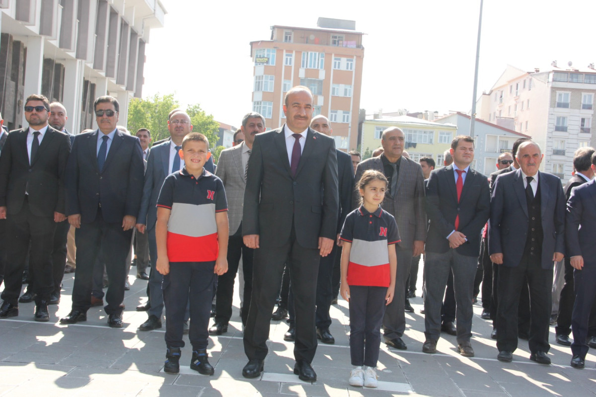 Kars'ta eğitim öğretim yılı törenle başladı