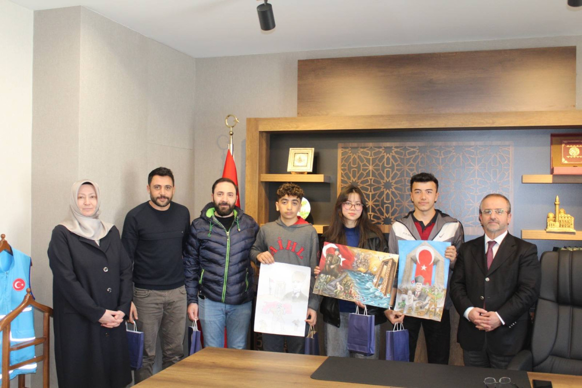 Liseliler Arası Resim Yarışmasında Dereceye Girenlere Ödülleri Verildi