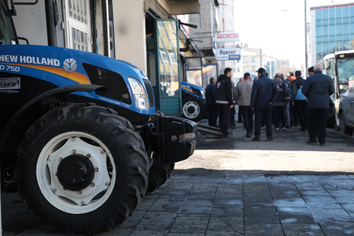 Şehir Merkezinde, traktör galerileri için son uyarı yapıldı!