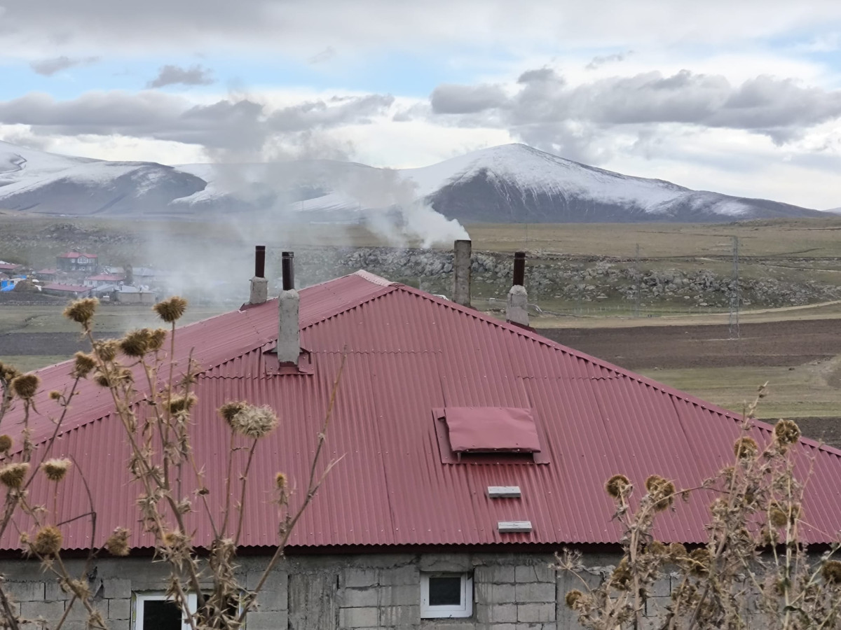 Sobalar yanmaya başladı! Kars'ta hava sıcaklığı eksi 7'yi gördü