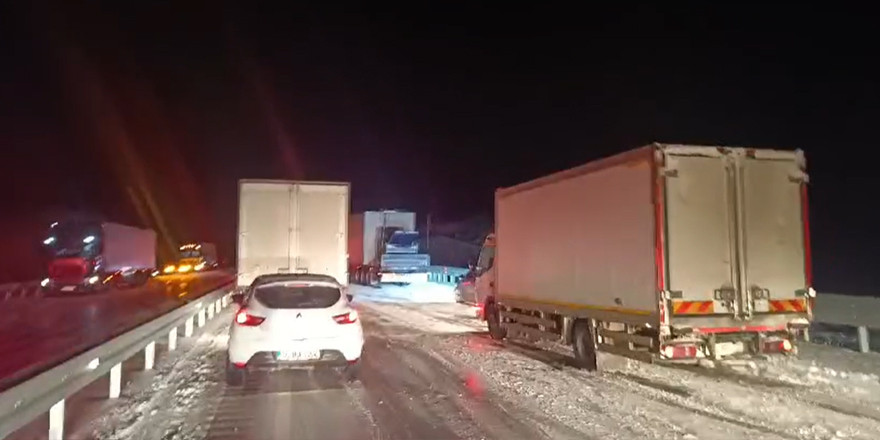 Kars - Erzurum kara yolu kara teslim oldu