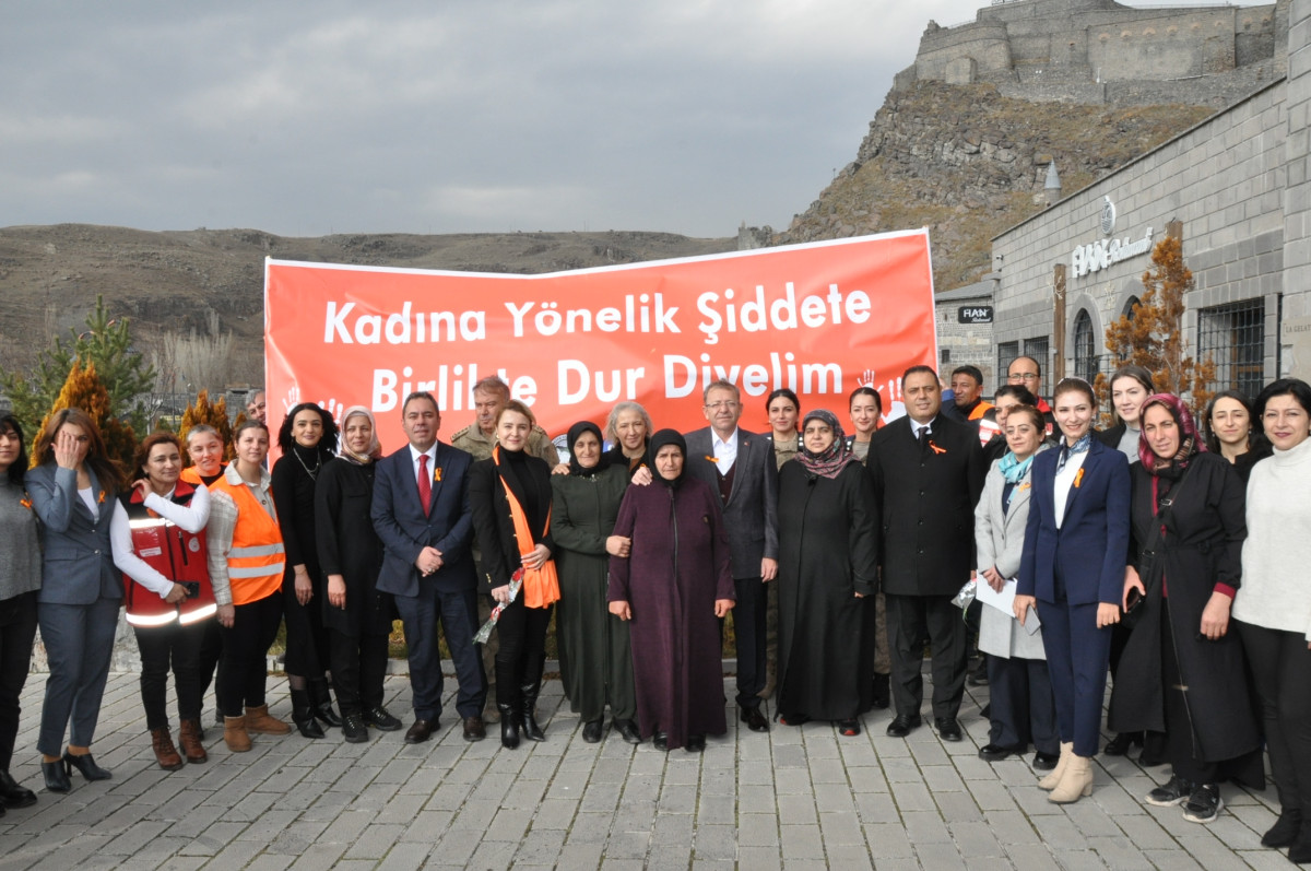 Kars'ta kadına yönelik şiddete dikkat çekildi