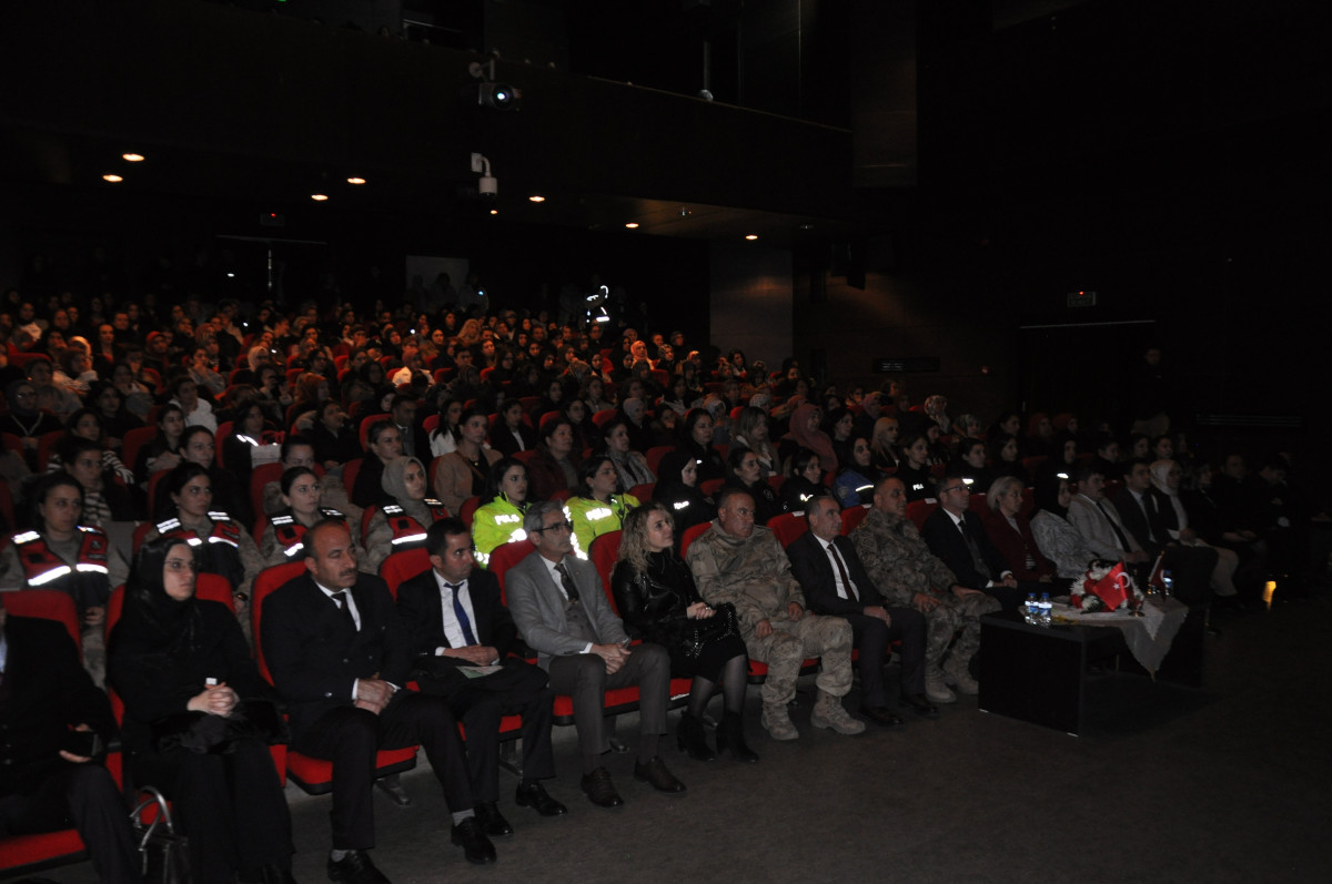 Kars'ta uyuşturucu ile mücadelede üstün başarı konferansta anlatıldı