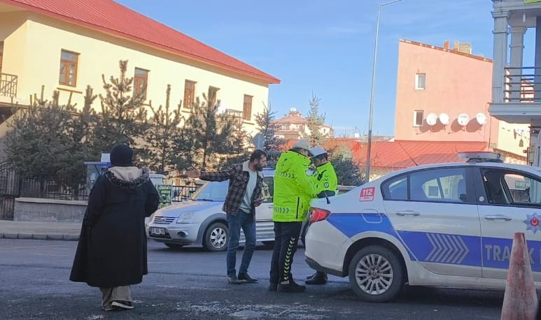 Vatandaş polis arasında ceza tartışması