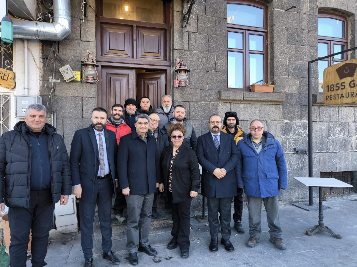 Yeni Yol Grup Başkanvekili Mehmet Emin Ekmen, Kars'ta konuştu